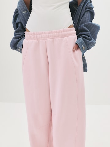 Pull&Bear Široke hlačnice Hlače | roza barva