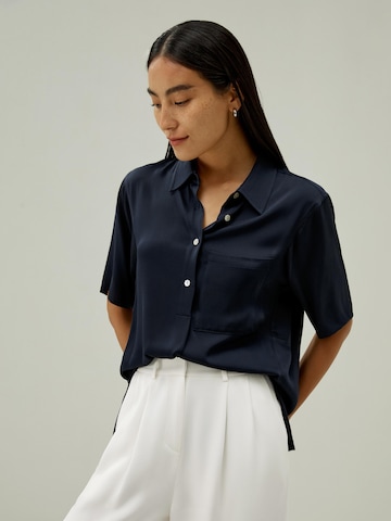Camicia da donna 'LILYSILK Kurzarmhemd mit halber Knopfleiste' di Lilysilk in blu