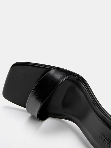 Pull&Bear Sandale in Schwarz