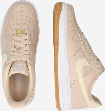 Nike Sportswear Rövid szárú sportcipők 'AIR FORCE 1 07' - bézs