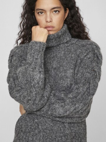 VILA - Jersey 'Boudica' en gris