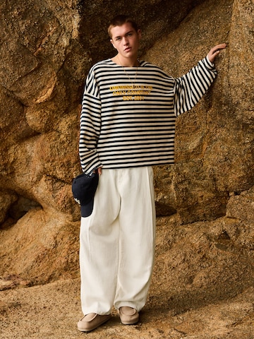 Bershka Baggy Bandplooibroek in Wit