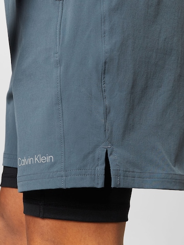 Regular Pantalon de sport Calvin Klein Sport en bleu