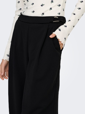 Wide leg Pantaloni cutați 'ONLSANIA' de la ONLY pe negru