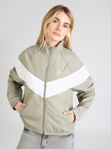 Nike Sportswear Overgangsjakke i grøn: forside