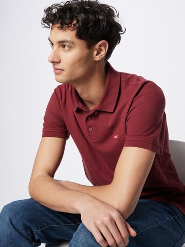 LEVI'S ® T-shirt 'Housemark Polo' i röd