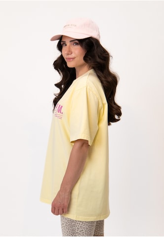 OH APRIL T-Shirt 'BF' in Gelb