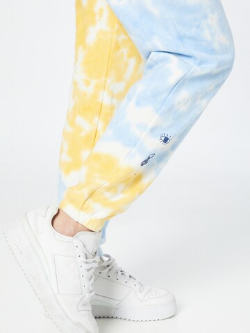 Tapered Pantaloni 'MASCY DAZE' de la VANS pe roz