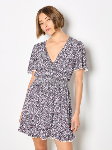 Apricot Ditsy Floral Gold Foil Mini Dress ' ' in Lila: Vorderseite