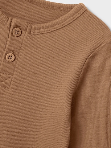T-Shirt NAME IT en marron