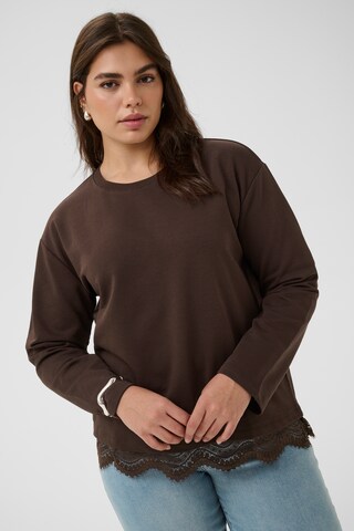 KAFFE CURVE Sweatshirt 'KCsophia' i brun