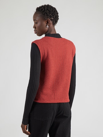 ONLYPrsluk 'ONLVICKI' - crvena boja