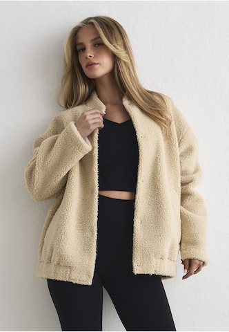 Veste de sport 'Pile' Aim'n en beige : devant