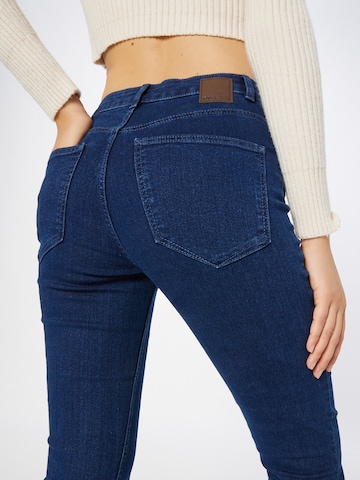 Evazați Jeans 'Peggy' de la PIECES pe albastru