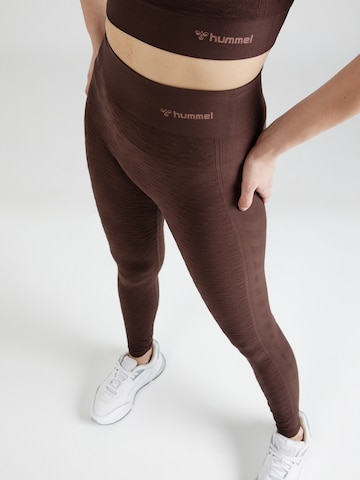 Hummel Skinny Spodnie sportowe 'Focus' w kolorze brązowy