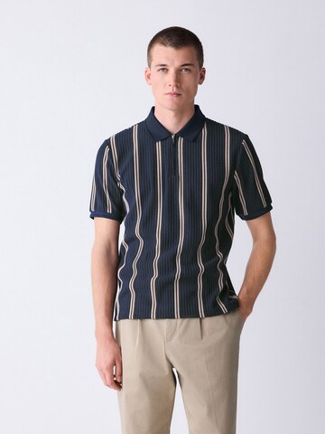 Next Тениска в синьо: отпред