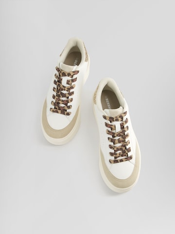 Bershka Sneakers laag in Wit