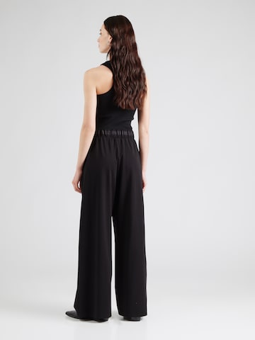 Weekend Max Mara Wide leg Pressveckad byxa i svart