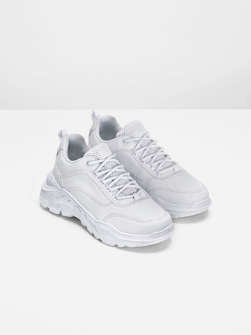 Sneaker bassa di bonprix in bianco