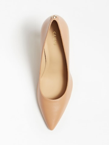 Décolleté 'Gavi' di GUESS in beige