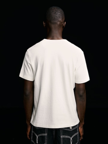 Bershka Majica | bela barva