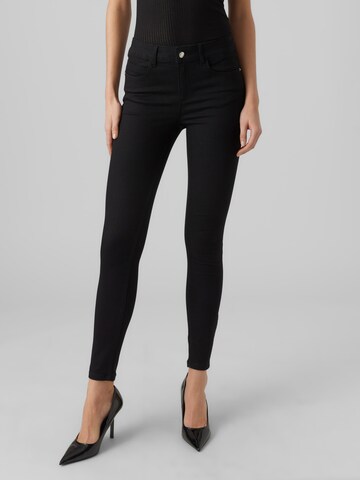 Skinny Jeans 'SELA' de la VERO MODA pe negru: față