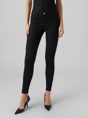 Skinny Jeans 'SELA' de la VERO MODA pe negru: față