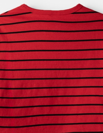 Bershka Тениска в червено