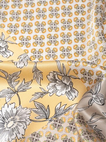 MayTree Scarf 'Seidentuch Blumen Quartett' in Yellow