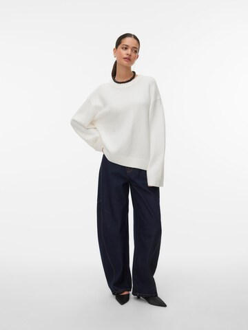VERO MODA Sweater 'AWLaura' in White