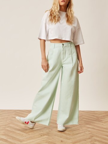 Aligne Wide Leg Plisserte jeans 'Connie' i blå: forside