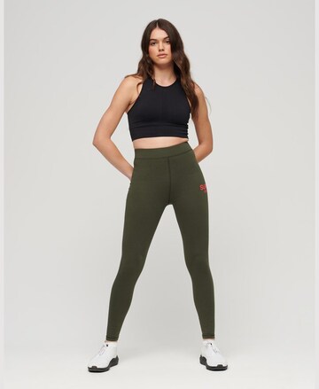 Skinny Pantalon de sport Superdry en vert