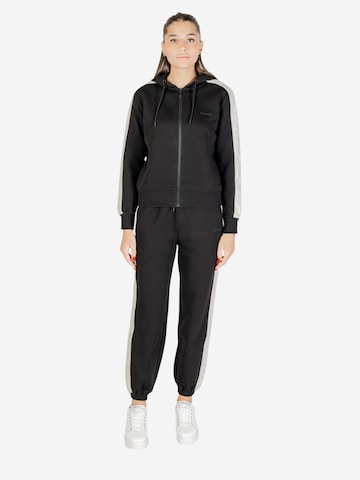 GUESS Joggingpak 'MARYELLA V5YQ00 KB3P2' in Zwart: voorkant