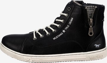 MUSTANG Sneakers high i svart