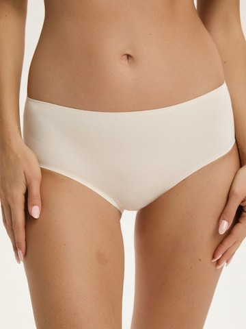 ESOTIQ Boyshorts 'Cleary' in Beige