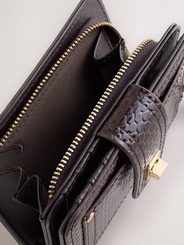 Next Πορτοφόλι σε καφέ