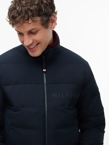 TOMMY HILFIGER Prehodna jakna | modra barva