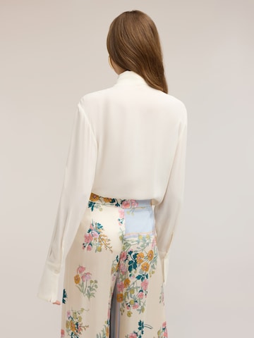 MOTIVI - Blusa en blanco