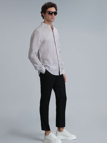Coupe slim Pantalon chino 'Karl' Lufian en noir