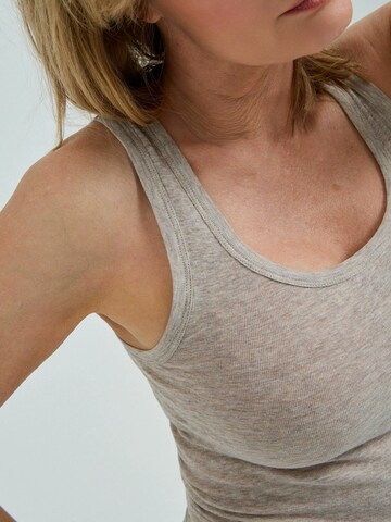 Seamless Basic Toppi 'Bella' värissä beige