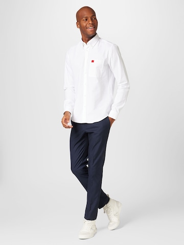 HUGO Red Slim Fit Риза 'Evito' в бяло