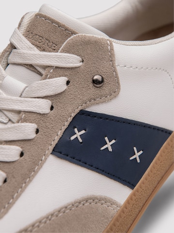 Pantofi de la Ombre pe alb