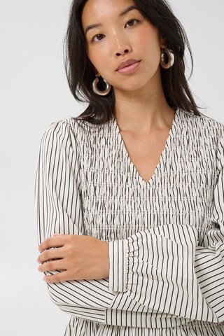 Part Two - Blusa em branco