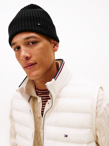 TOMMY HILFIGER Kape | črna barva