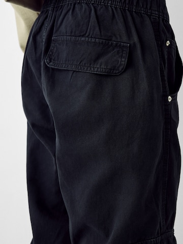 Loosefit Pantaloni cargo di Bershka in nero