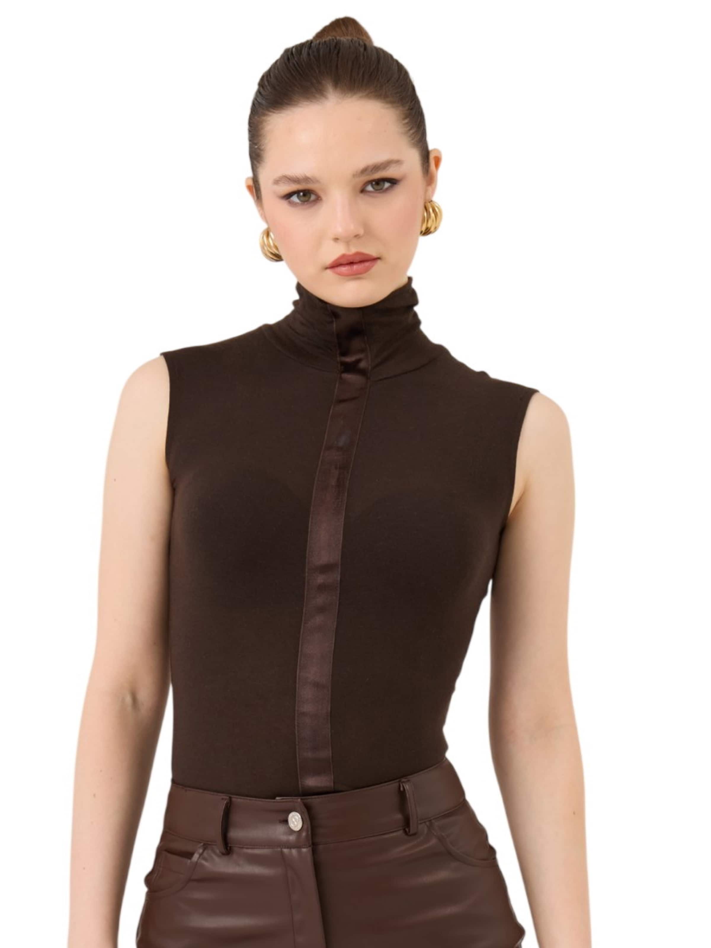 HOLLY LOLLY Top in Braun: Vorderseite