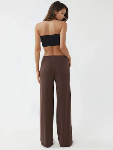 Busem - Perna larga Calças em castanho