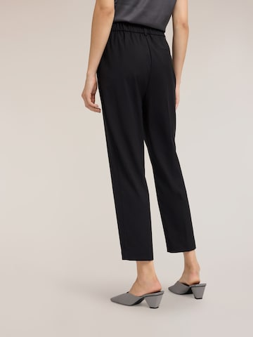 Regular Pantalon MOTIVI en noir