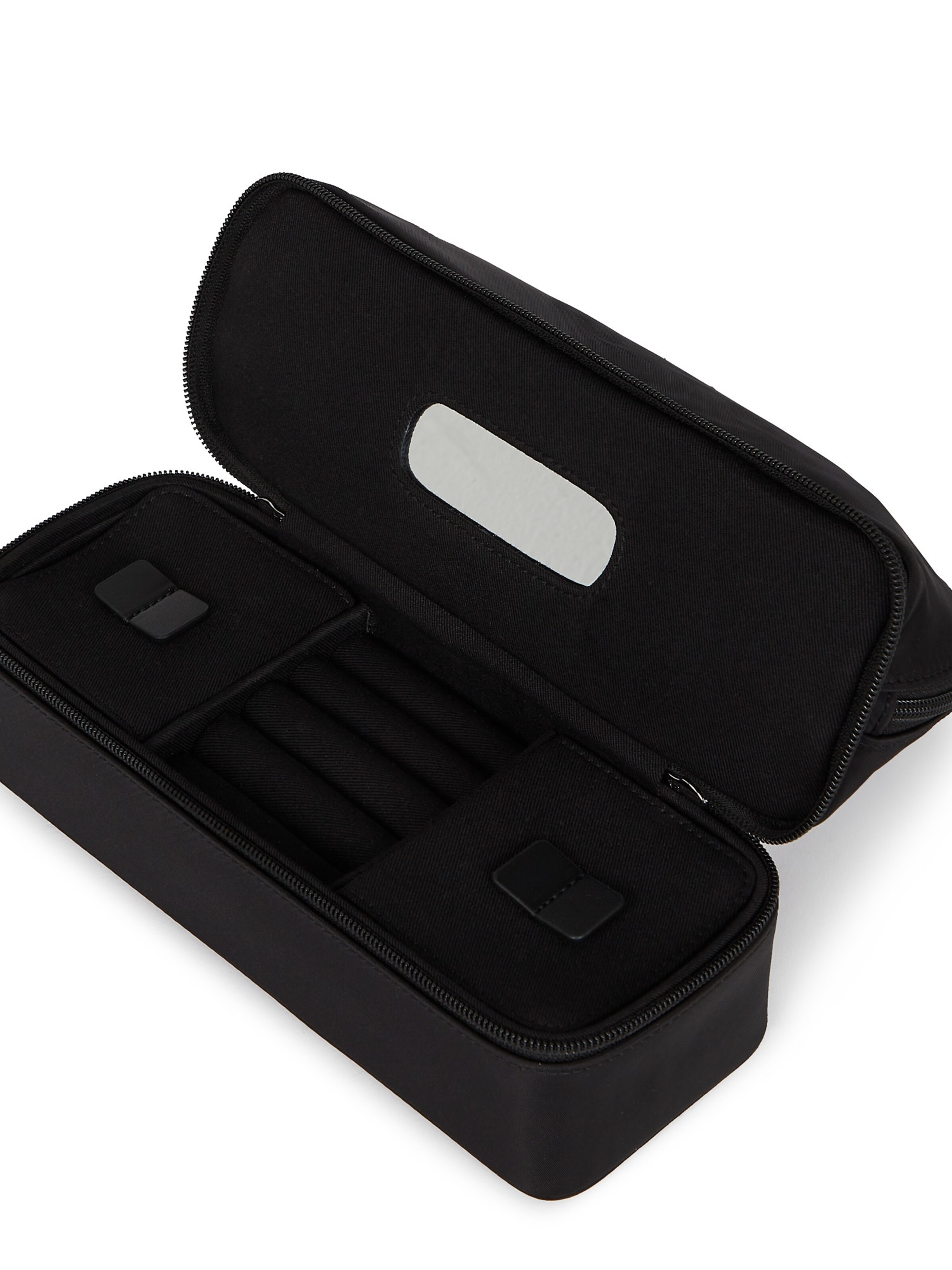 Karl Lagerfeld Kosmetiikkalaukku 'Ikon' värissä musta