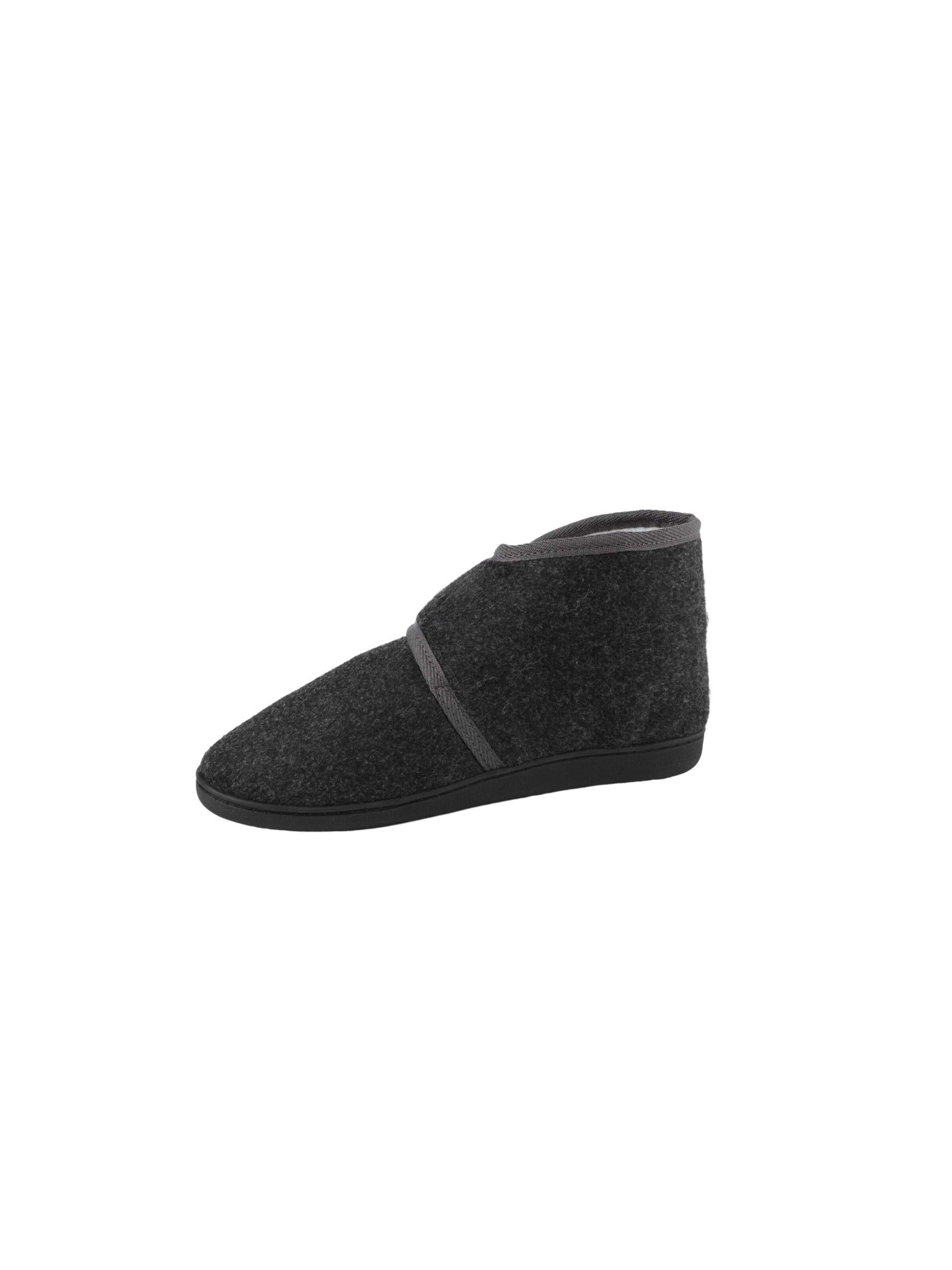 Tiestra Boots in Black: front